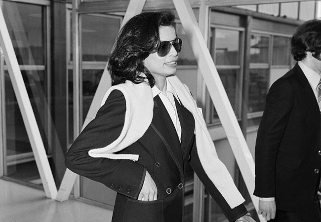 Bianca Jagger wearing aviator sunglasses